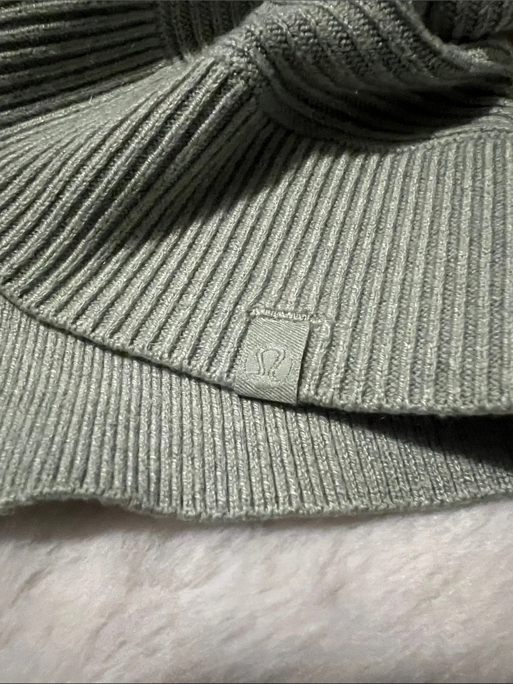 Lululemon Women’s Sweater Sage Green Size 6